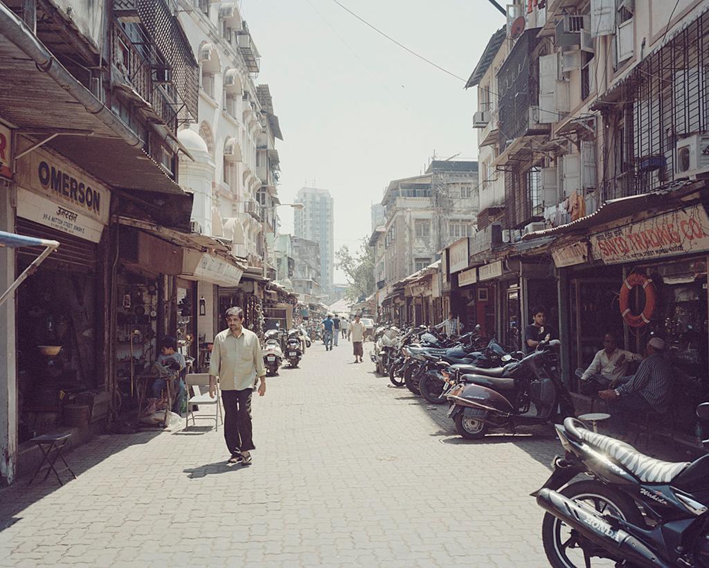Enter the Thieves Market of Mumbai with Thomas Hull