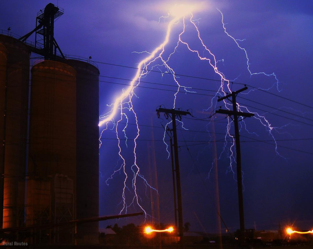 PicsArtists Get Creative with #lightning Photography