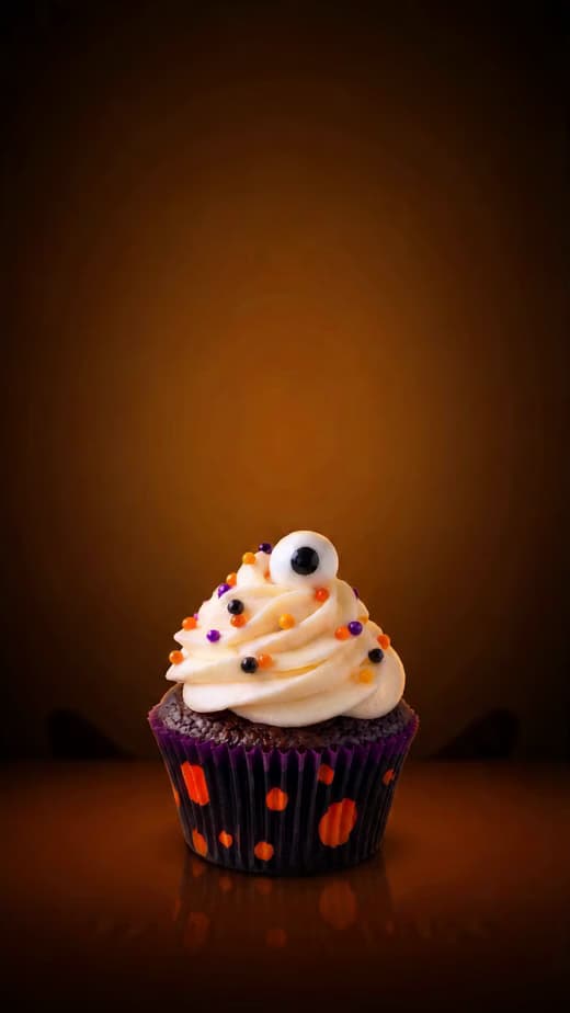 Halloween-Videobeispiel: Cupcake mit Geisterschatten.