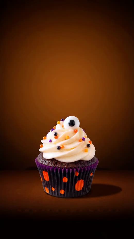 Halloween-Videobeispiel: Cupcake mit Kürbisschatten.